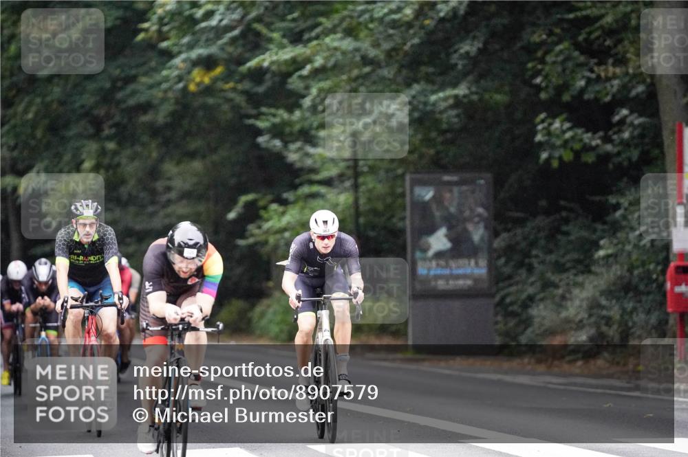 14.09.2025 - Stadtparktriathlon Michael Burmester http://msf.ph/oto/8907579 14.09.2025 09:20:30 Radfahren 301, 318, 326, 340, 345, 346, 347, 359, 363, 370, 371, 373, 381, 389, 419, 445 meine-sportfotos.de
