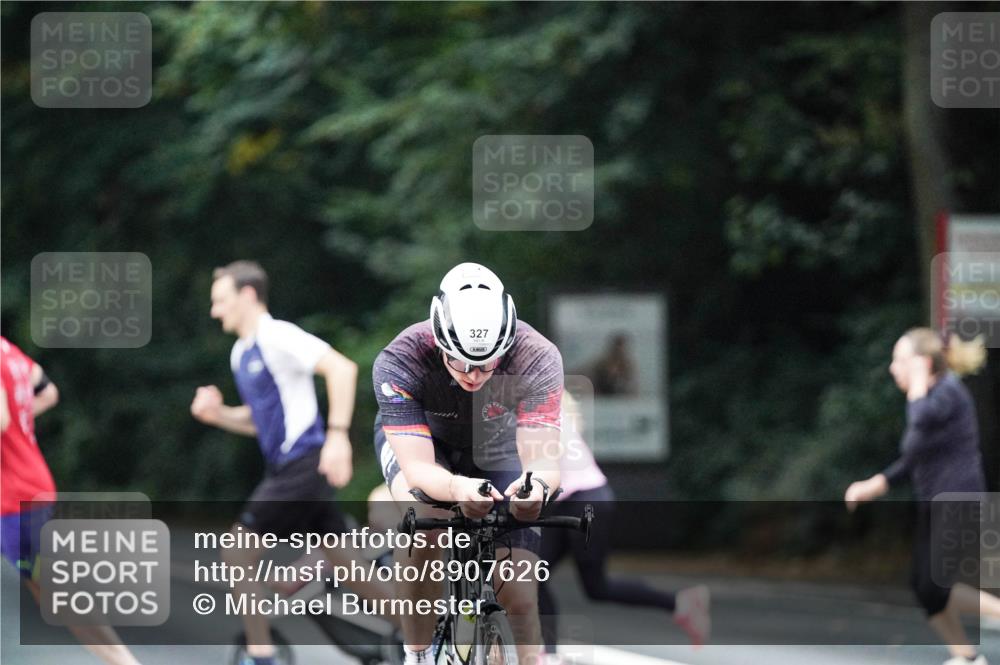 14.09.2025 - Stadtparktriathlon Michael Burmester http://msf.ph/oto/8907626 14.09.2025 09:20:47 Radfahren 327, 386 meine-sportfotos.de