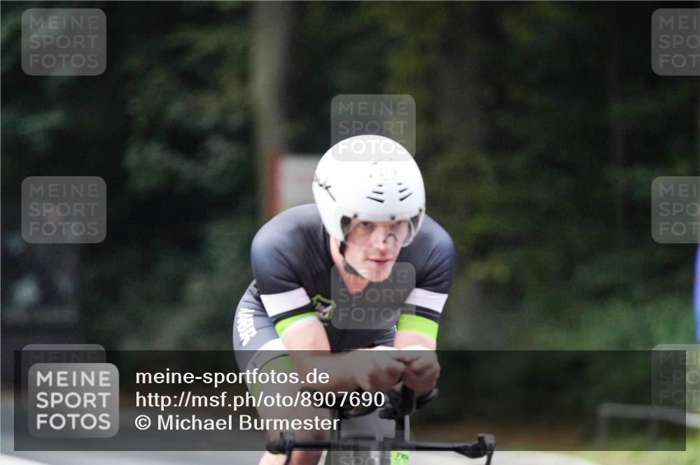 14.09.2025 - Stadtparktriathlon Michael Burmester http://msf.ph/oto/8907690 14.09.2025 09:21:33 Radfahren 323, 349, 365, 375, 379, 383, 393, 400 meine-sportfotos.de
