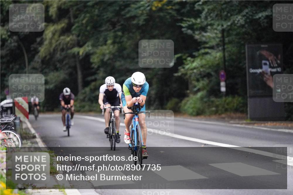 14.09.2025 - Stadtparktriathlon Michael Burmester http://msf.ph/oto/8907735 14.09.2025 09:21:56 Radfahren 354, 357, 430, 451, 458 meine-sportfotos.de