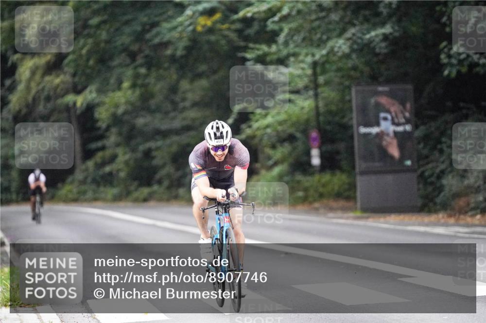 14.09.2025 - Stadtparktriathlon Michael Burmester http://msf.ph/oto/8907746 14.09.2025 09:21:59 Radfahren 354, 357, 410, 451, 458 meine-sportfotos.de