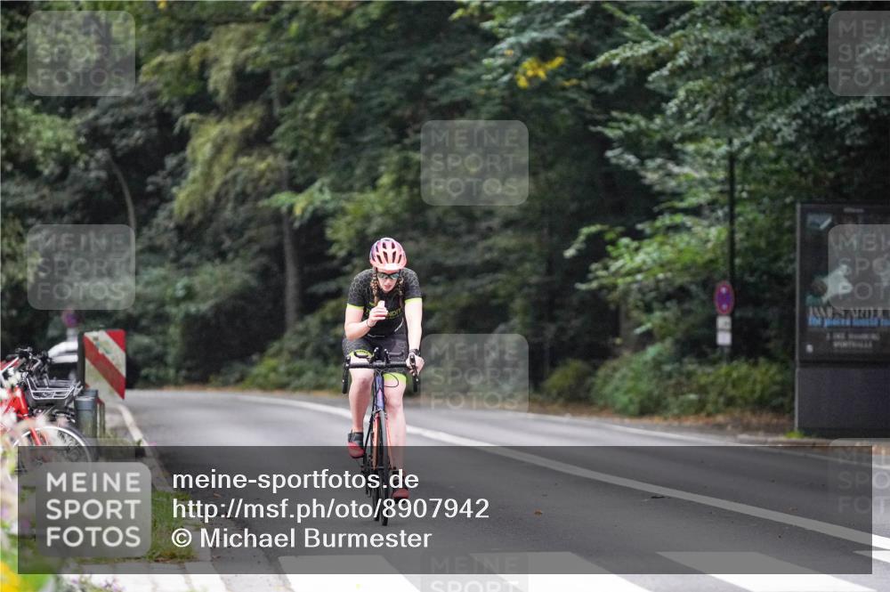 14.09.2025 - Stadtparktriathlon Michael Burmester http://msf.ph/oto/8907942 14.09.2025 09:23:42 Radfahren 350, 399, 457, 488 meine-sportfotos.de