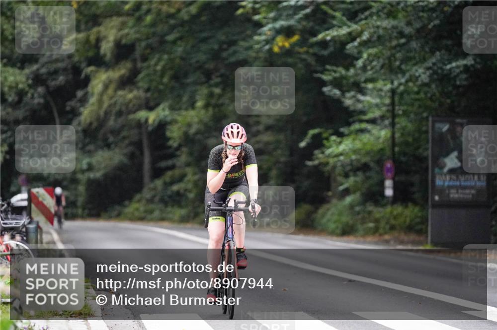 14.09.2025 - Stadtparktriathlon Michael Burmester http://msf.ph/oto/8907944 14.09.2025 09:23:43 Radfahren 350, 399, 457, 488 meine-sportfotos.de