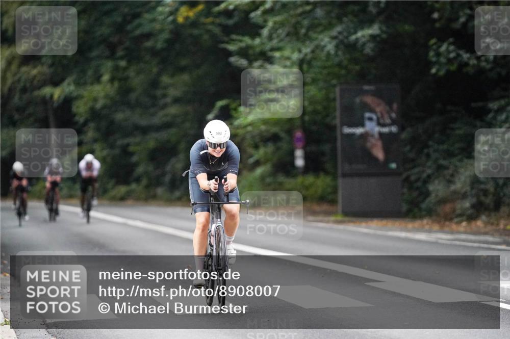 14.09.2025 - Stadtparktriathlon Michael Burmester http://msf.ph/oto/8908007 14.09.2025 09:25:13 Radfahren 397, 468, 493, 502 meine-sportfotos.de