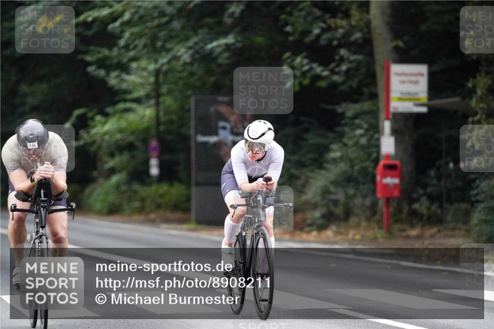 14.09.2025 - Stadtparktriathlon Michael Burmester http://msf.ph/oto/8908211 14.09.2025 09:27:29 Radfahren 346, 438, 467, 473 meine-sportfotos.de