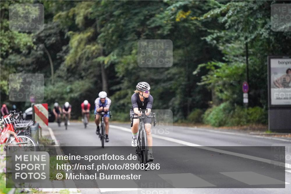 14.09.2025 - Stadtparktriathlon Michael Burmester http://msf.ph/oto/8908266 14.09.2025 09:28:12 Radfahren 383, 393, 498 meine-sportfotos.de