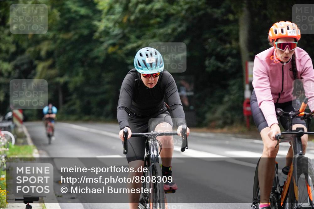 14.09.2025 - Stadtparktriathlon Michael Burmester http://msf.ph/oto/8908309 14.09.2025 09:28:28 Radfahren 311, 382, 400, 413, 414, 423, 430, 435, 448 meine-sportfotos.de