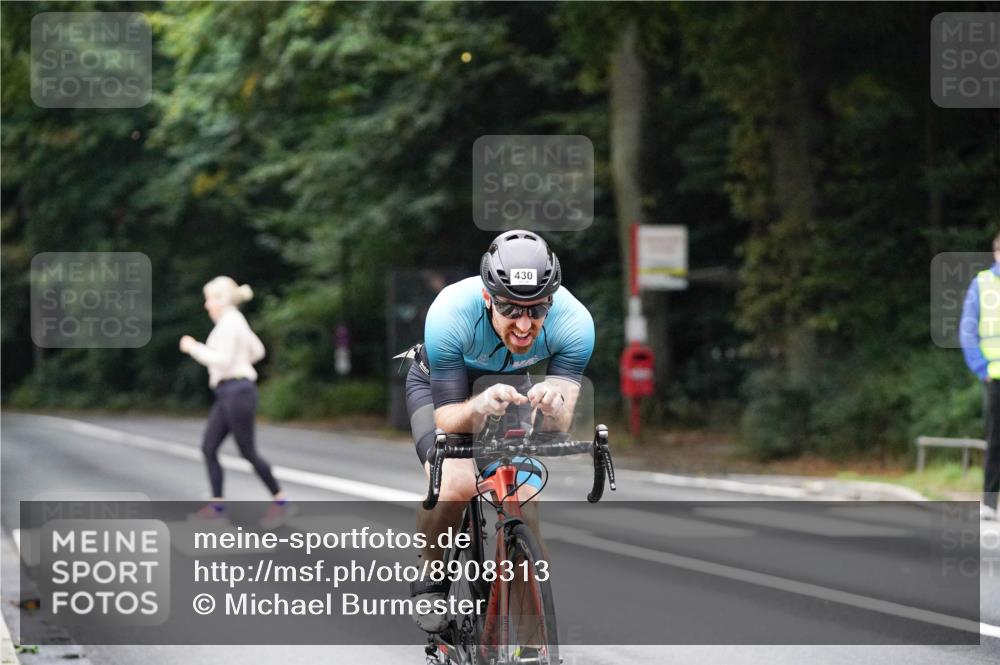 14.09.2025 - Stadtparktriathlon Michael Burmester http://msf.ph/oto/8908313 14.09.2025 09:28:31 Radfahren 311, 382, 400, 414, 423, 430, 435 meine-sportfotos.de