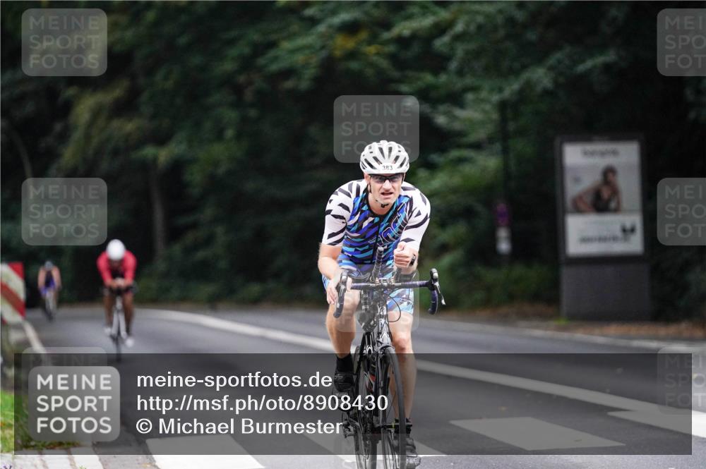 14.09.2025 - Stadtparktriathlon Michael Burmester http://msf.ph/oto/8908430 14.09.2025 09:34:56 Radfahren 383, 386, 393, 438, 477 meine-sportfotos.de