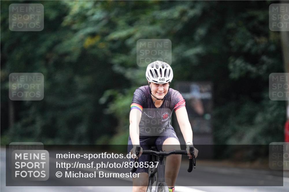 14.09.2025 - Stadtparktriathlon Michael Burmester http://msf.ph/oto/8908537 14.09.2025 09:36:10 Radfahren 448, 485, 504 meine-sportfotos.de
