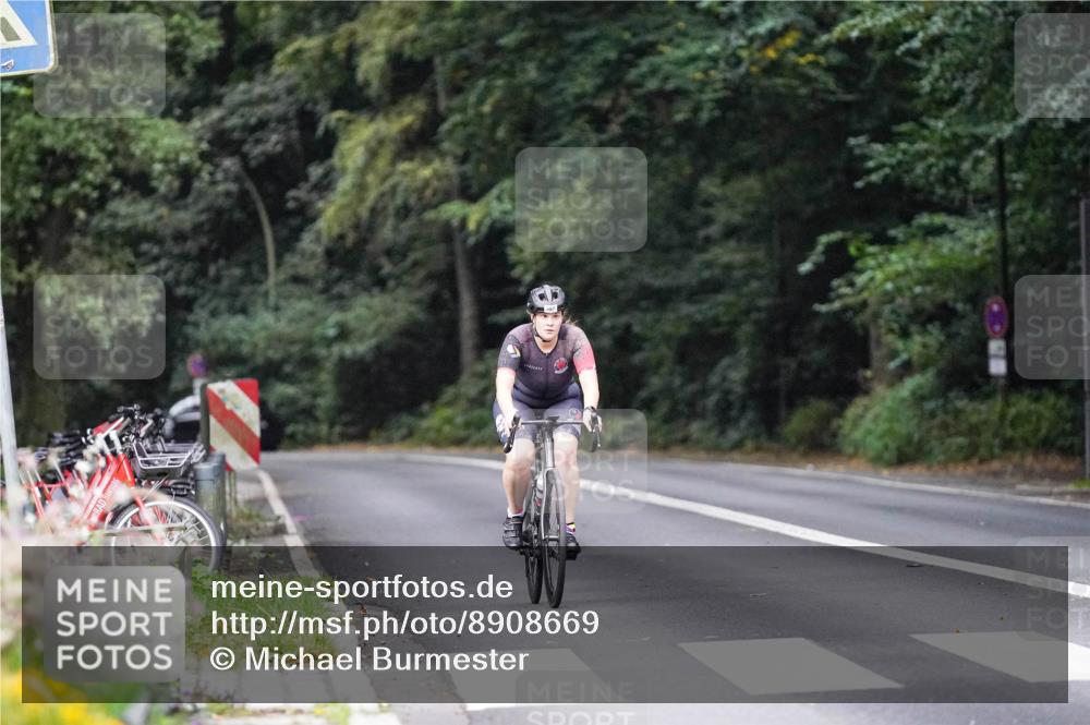 14.09.2025 - Stadtparktriathlon Michael Burmester http://msf.ph/oto/8908669 14.09.2025 09:39:55 Radfahren 387 meine-sportfotos.de