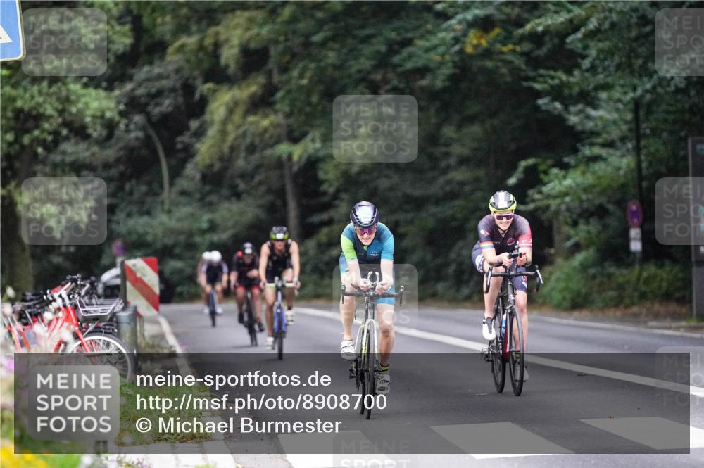 14.09.2025 - Stadtparktriathlon Michael Burmester http://msf.ph/oto/8908700 14.09.2025 09:40:26 Radfahren 443, 447, 473, 475, 483, 486, 495 meine-sportfotos.de