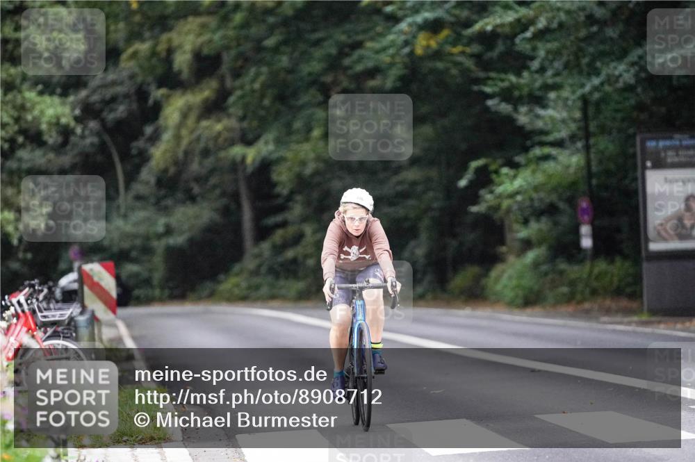 14.09.2025 - Stadtparktriathlon Michael Burmester http://msf.ph/oto/8908712 14.09.2025 09:40:35 Radfahren 443, 446, 483, 495 meine-sportfotos.de