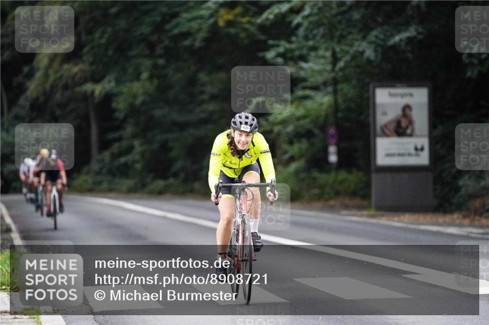 14.09.2025 - Stadtparktriathlon Michael Burmester http://msf.ph/oto/8908721 14.09.2025 09:41:00 Radfahren 420, 442, 452, 469, 472, 503 meine-sportfotos.de
