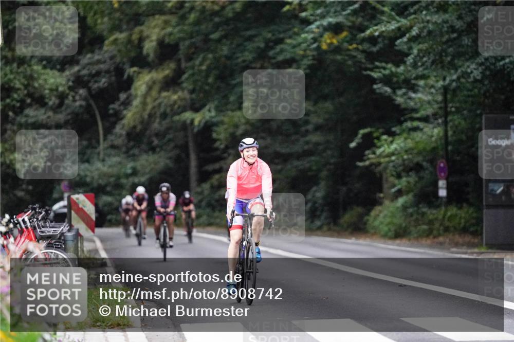 14.09.2025 - Stadtparktriathlon Michael Burmester http://msf.ph/oto/8908742 14.09.2025 09:42:12 Radfahren 415, 460, 462, 479, 497 meine-sportfotos.de