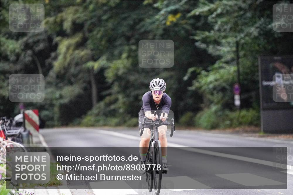14.09.2025 - Stadtparktriathlon Michael Burmester http://msf.ph/oto/8908778 14.09.2025 09:43:07 Radfahren 498 meine-sportfotos.de