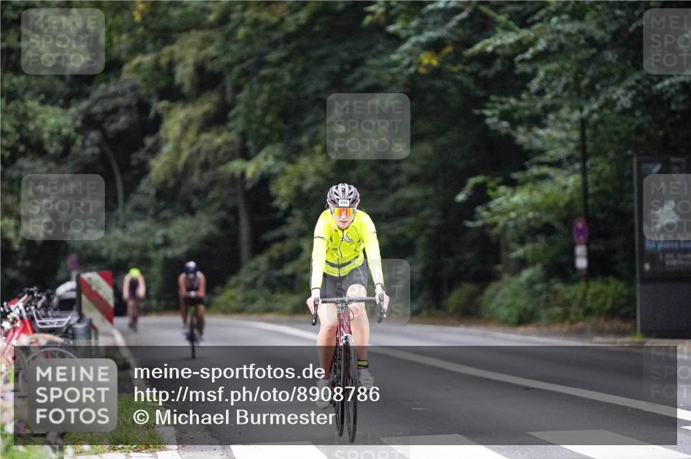 14.09.2025 - Stadtparktriathlon Michael Burmester http://msf.ph/oto/8908786 14.09.2025 09:43:38 Radfahren 456, 494, 504, 505 meine-sportfotos.de