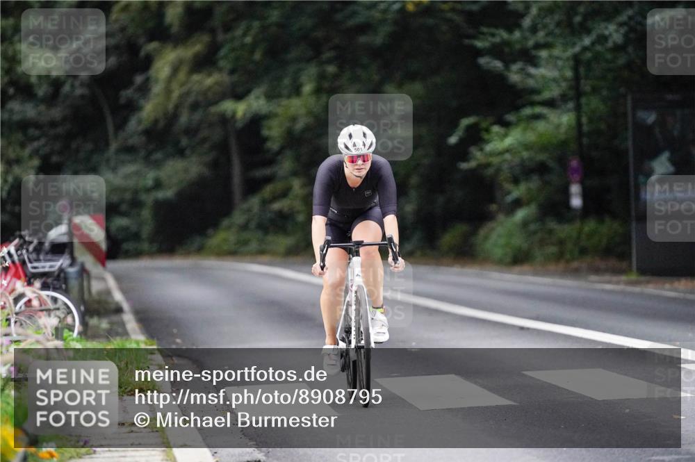 14.09.2025 - Stadtparktriathlon Michael Burmester http://msf.ph/oto/8908795 14.09.2025 09:44:05 Radfahren 484, 501 meine-sportfotos.de
