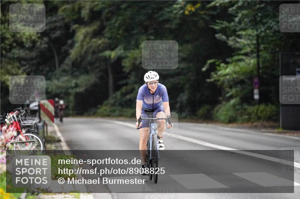 14.09.2025 - Stadtparktriathlon Michael Burmester http://msf.ph/oto/8908825 14.09.2025 09:47:14 Radfahren 450, 464, 482 meine-sportfotos.de