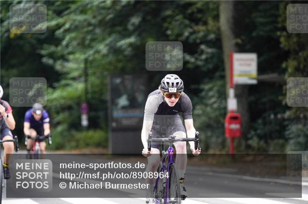 14.09.2025 - Stadtparktriathlon Michael Burmester http://msf.ph/oto/8908964 14.09.2025 09:52:29 Radfahren 448, 549, 574, 608, 617 meine-sportfotos.de