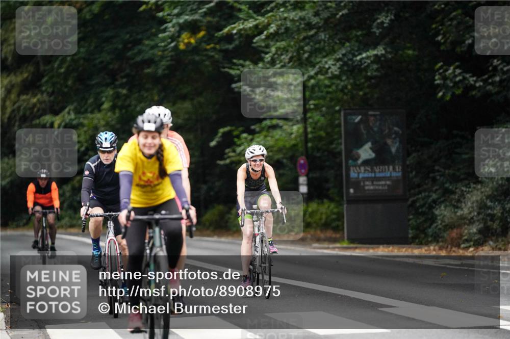 14.09.2025 - Stadtparktriathlon Michael Burmester http://msf.ph/oto/8908975 14.09.2025 09:53:07 Radfahren 485, 577, 606, 609, 616 meine-sportfotos.de