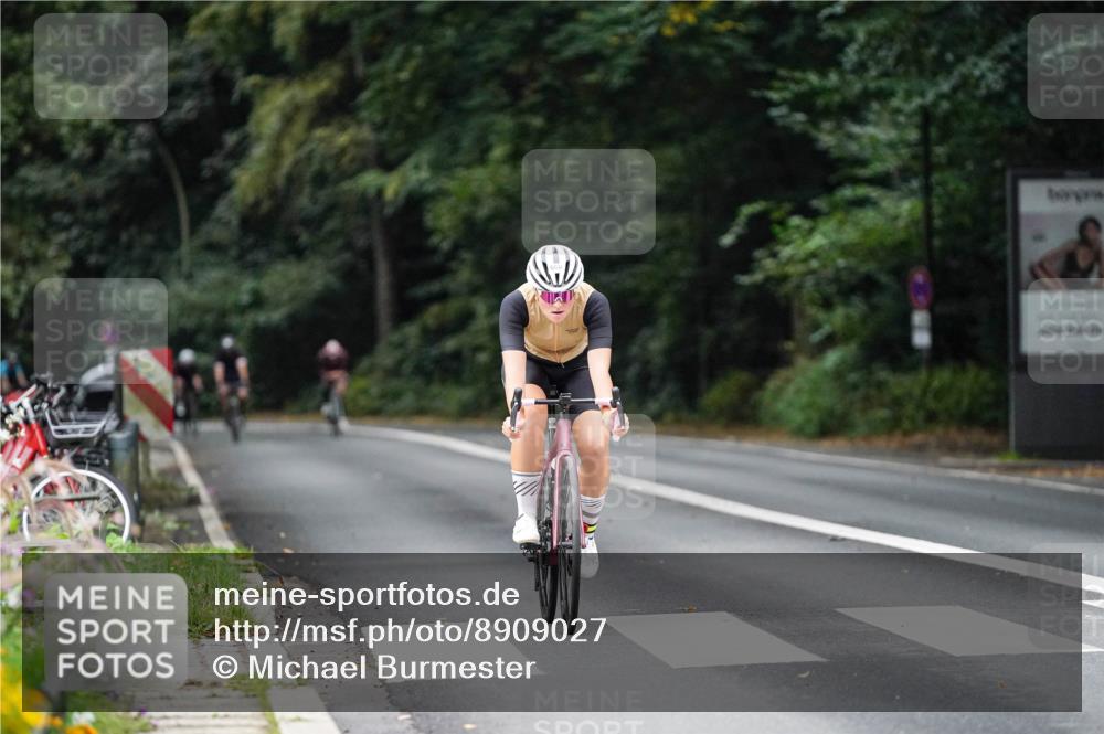 14.09.2025 - Stadtparktriathlon Michael Burmester http://msf.ph/oto/8909027 14.09.2025 09:54:26 Radfahren 575, 660 meine-sportfotos.de