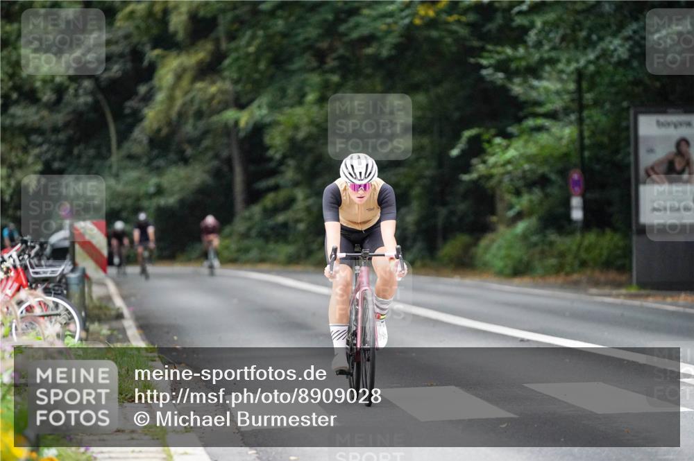 14.09.2025 - Stadtparktriathlon Michael Burmester http://msf.ph/oto/8909028 14.09.2025 09:54:26 Radfahren 575, 660 meine-sportfotos.de