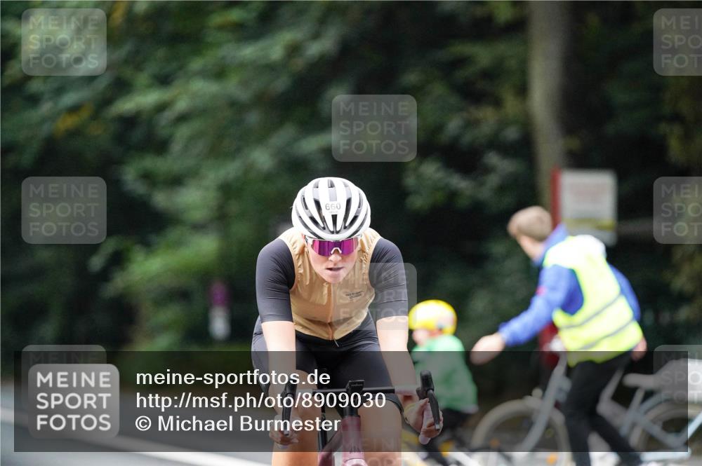 14.09.2025 - Stadtparktriathlon Michael Burmester http://msf.ph/oto/8909030 14.09.2025 09:54:27 Radfahren 548, 575, 660 meine-sportfotos.de