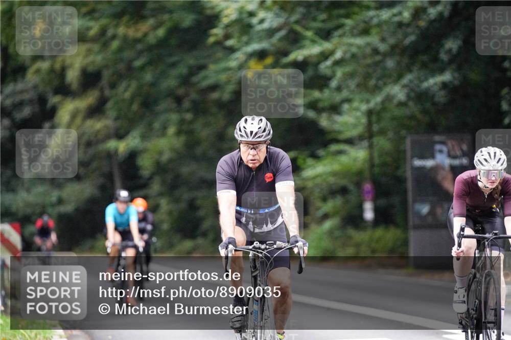 14.09.2025 - Stadtparktriathlon Michael Burmester http://msf.ph/oto/8909035 14.09.2025 09:54:37 Radfahren 514, 525, 548, 551, 565 meine-sportfotos.de