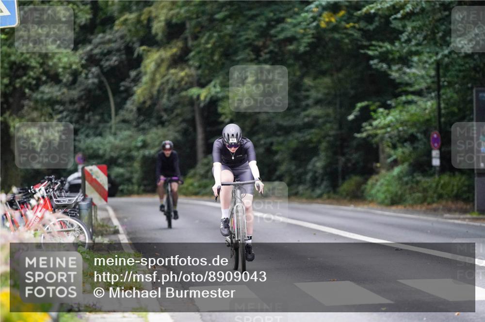 14.09.2025 - Stadtparktriathlon Michael Burmester http://msf.ph/oto/8909043 14.09.2025 09:54:48 Radfahren 561, 567, 595 meine-sportfotos.de
