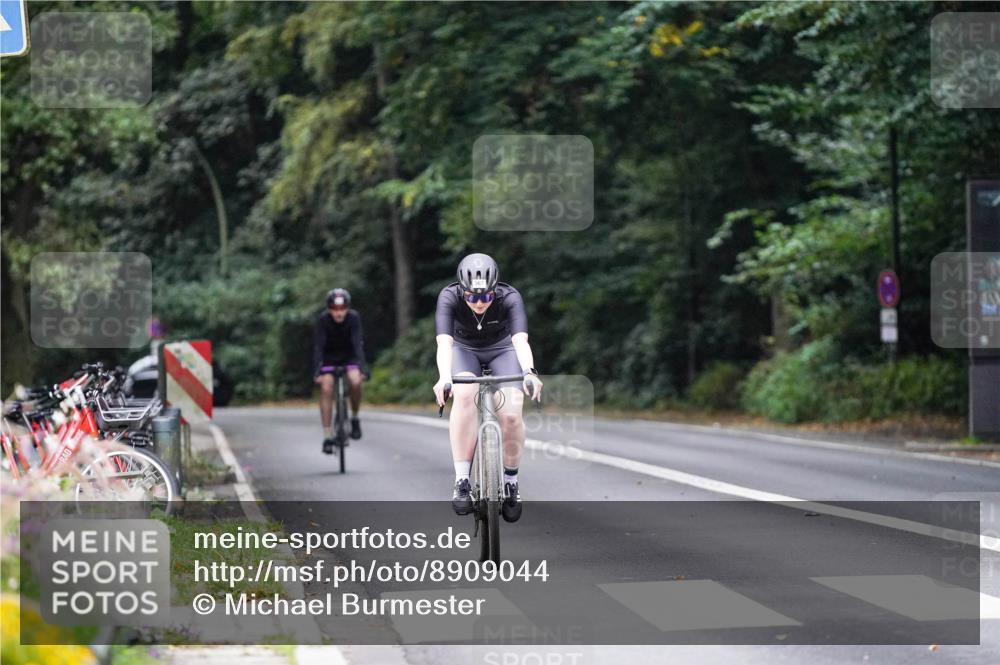 14.09.2025 - Stadtparktriathlon Michael Burmester http://msf.ph/oto/8909044 14.09.2025 09:54:49 Radfahren 561, 567, 595 meine-sportfotos.de