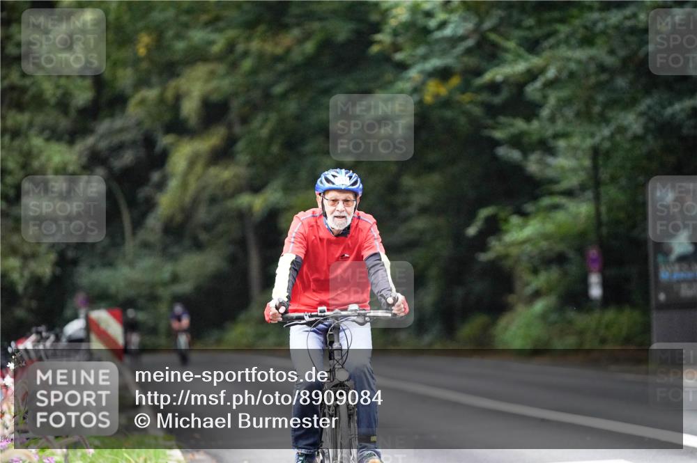 14.09.2025 - Stadtparktriathlon Michael Burmester http://msf.ph/oto/8909084 14.09.2025 09:55:32 Radfahren 450, 546, 557 meine-sportfotos.de