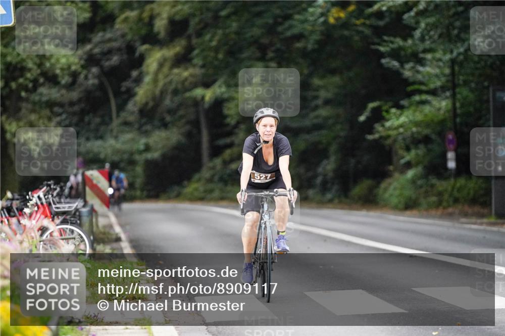 14.09.2025 - Stadtparktriathlon Michael Burmester http://msf.ph/oto/8909117 14.09.2025 09:56:27 Radfahren 527, 566 meine-sportfotos.de