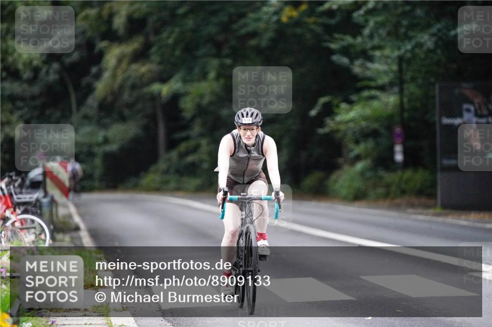 14.09.2025 - Stadtparktriathlon Michael Burmester http://msf.ph/oto/8909133 14.09.2025 09:56:57 Radfahren 519 meine-sportfotos.de
