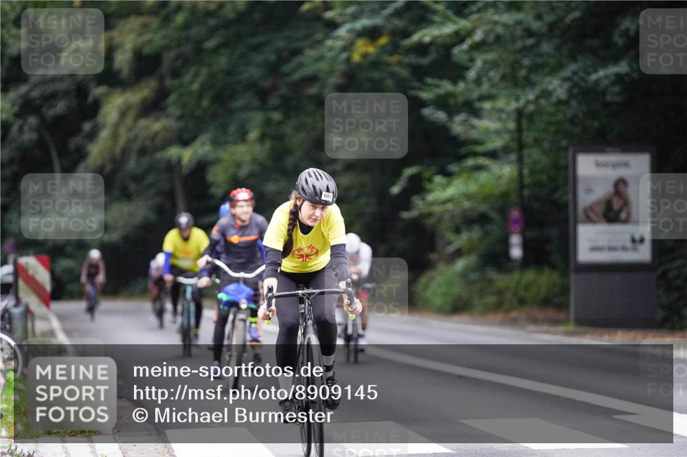 14.09.2025 - Stadtparktriathlon Michael Burmester http://msf.ph/oto/8909145 14.09.2025 09:57:16 Radfahren 542, 562, 586, 588, 594, 597, 605 meine-sportfotos.de