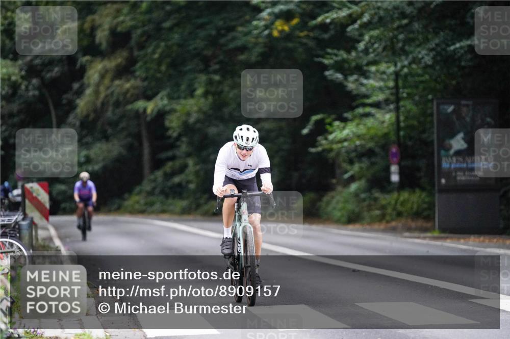 14.09.2025 - Stadtparktriathlon Michael Burmester http://msf.ph/oto/8909157 14.09.2025 09:58:00 Radfahren 513, 547, 563 meine-sportfotos.de