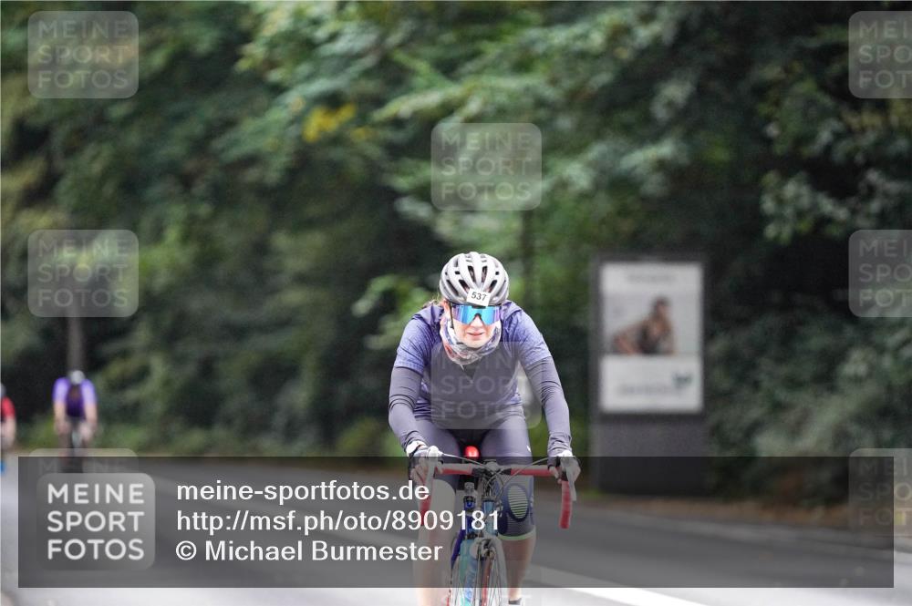 14.09.2025 - Stadtparktriathlon Michael Burmester http://msf.ph/oto/8909181 14.09.2025 09:59:04 Radfahren 465, 537, 570, 617 meine-sportfotos.de