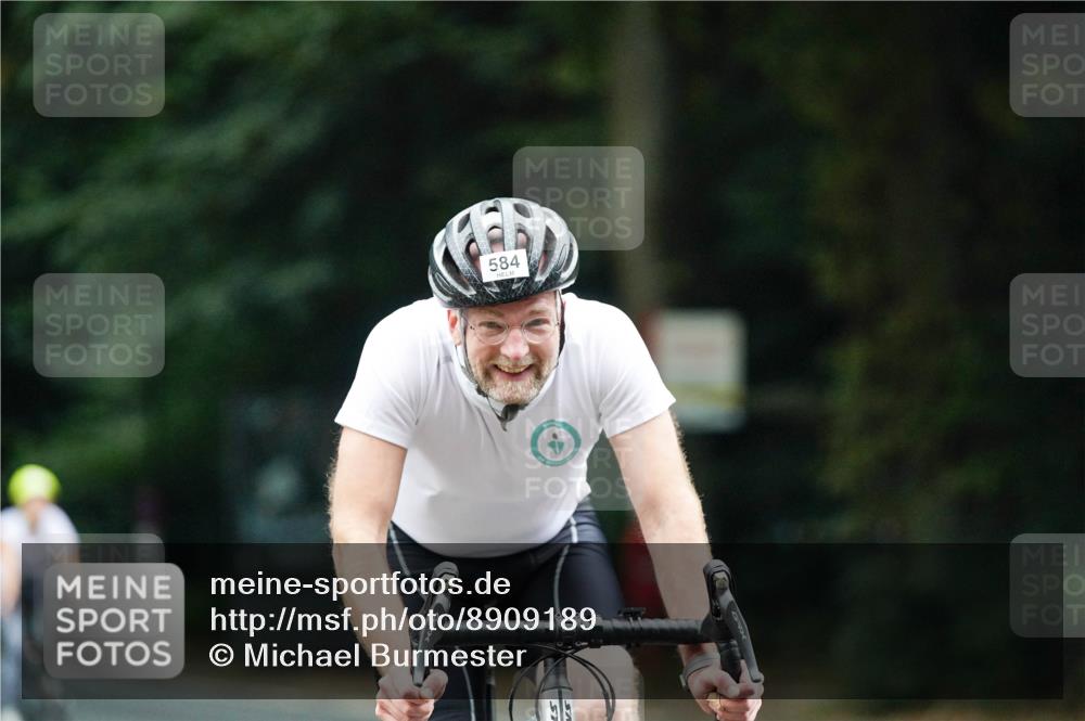 14.09.2025 - Stadtparktriathlon Michael Burmester http://msf.ph/oto/8909189 14.09.2025 09:59:27 Radfahren 558, 580, 584 meine-sportfotos.de