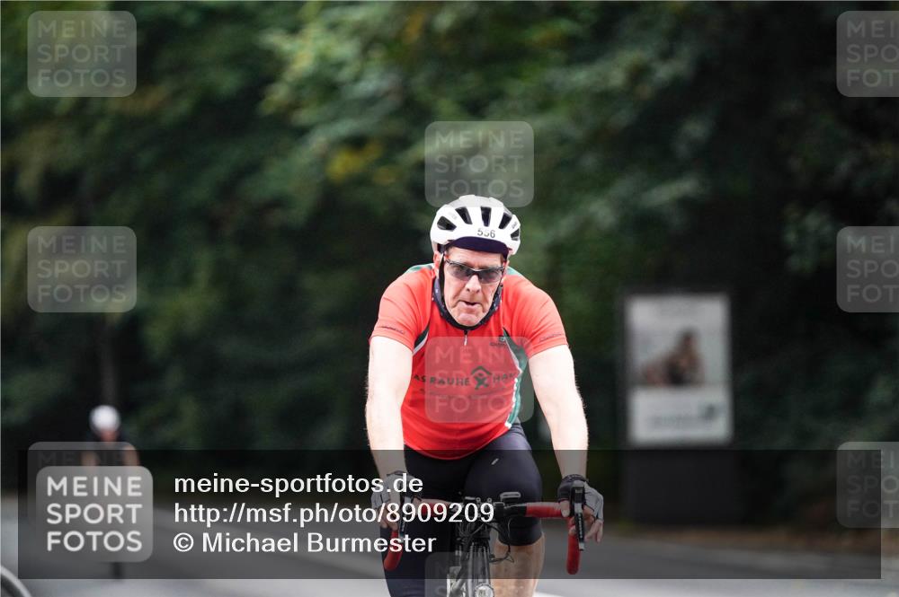 14.09.2025 - Stadtparktriathlon Michael Burmester http://msf.ph/oto/8909209 14.09.2025 10:00:29 Radfahren 524, 556, 581 meine-sportfotos.de