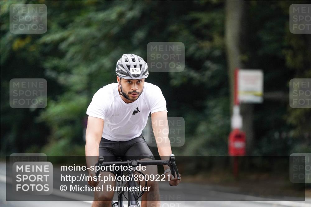 14.09.2025 - Stadtparktriathlon Michael Burmester http://msf.ph/oto/8909221 14.09.2025 10:00:54 Radfahren 512, 533, 548, 576, 583, 618 meine-sportfotos.de