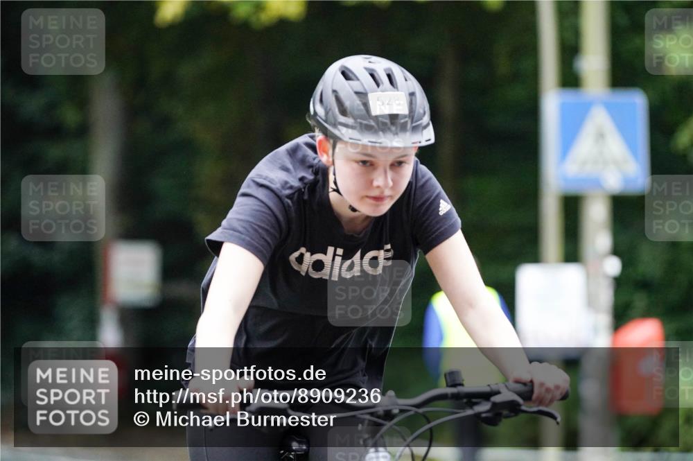14.09.2025 - Stadtparktriathlon Michael Burmester http://msf.ph/oto/8909236 14.09.2025 10:01:10 Radfahren 528, 550, 575, 606, 614, 616, 620 meine-sportfotos.de