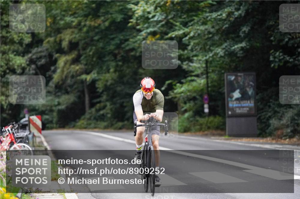 14.09.2025 - Stadtparktriathlon Michael Burmester http://msf.ph/oto/8909252 14.09.2025 10:01:28 Radfahren 554, 587, 609 meine-sportfotos.de
