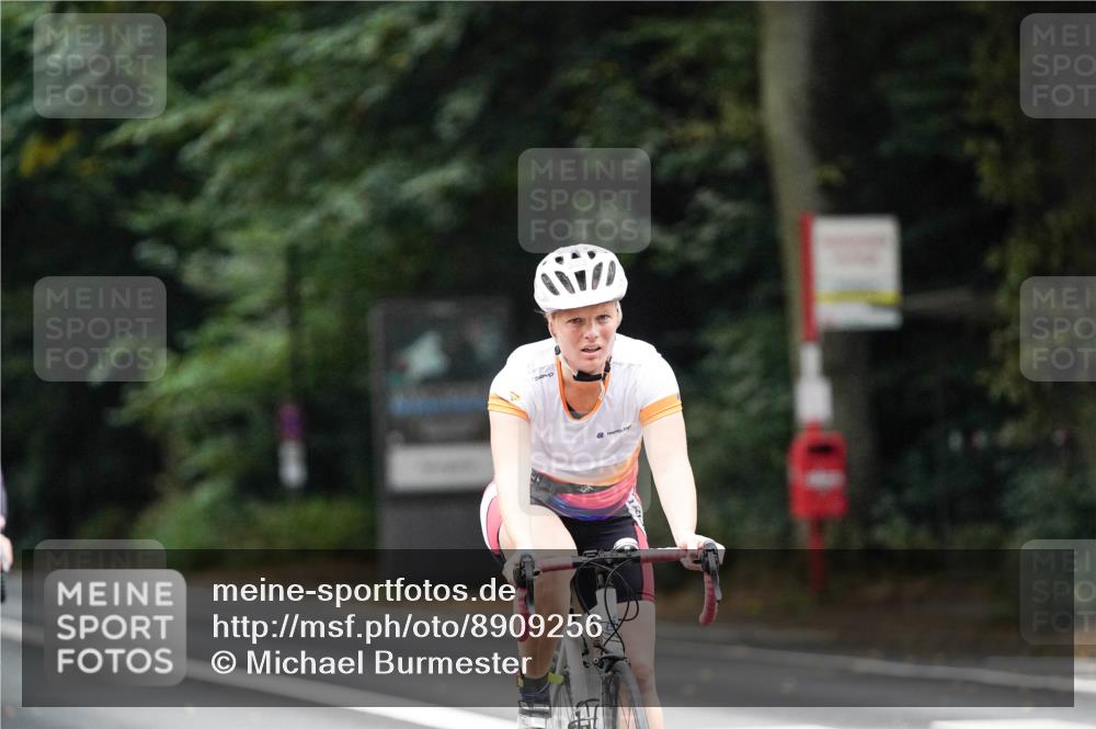 14.09.2025 - Stadtparktriathlon Michael Burmester http://msf.ph/oto/8909256 14.09.2025 10:01:48 Radfahren 523, 577, 596 meine-sportfotos.de