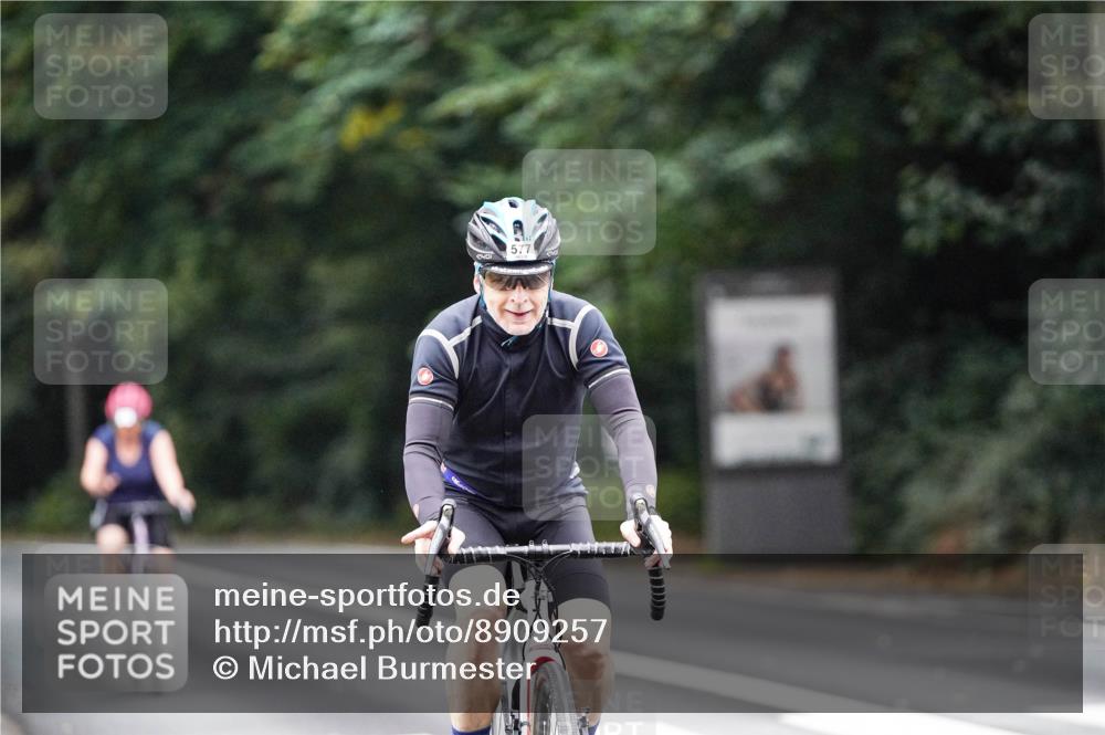 14.09.2025 - Stadtparktriathlon Michael Burmester http://msf.ph/oto/8909257 14.09.2025 10:01:49 Radfahren 523, 577, 596 meine-sportfotos.de