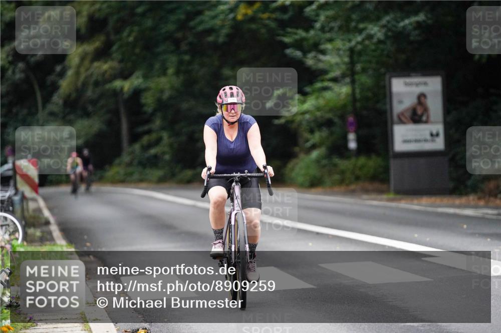 14.09.2025 - Stadtparktriathlon Michael Burmester http://msf.ph/oto/8909259 14.09.2025 10:01:51 Radfahren 523, 577, 596 meine-sportfotos.de