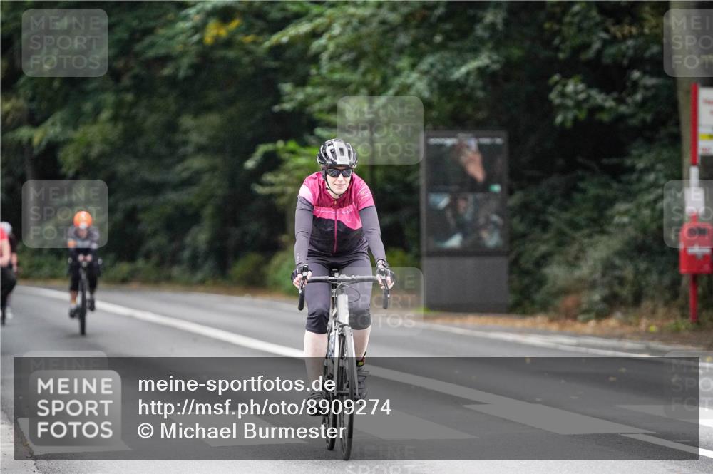 14.09.2025 - Stadtparktriathlon Michael Burmester http://msf.ph/oto/8909274 14.09.2025 10:02:09 Radfahren 525, 529, 551, 660 meine-sportfotos.de