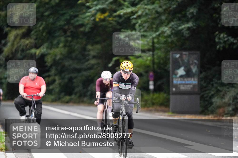 14.09.2025 - Stadtparktriathlon Michael Burmester http://msf.ph/oto/8909277 14.09.2025 10:02:12 Radfahren 525, 529, 551 meine-sportfotos.de