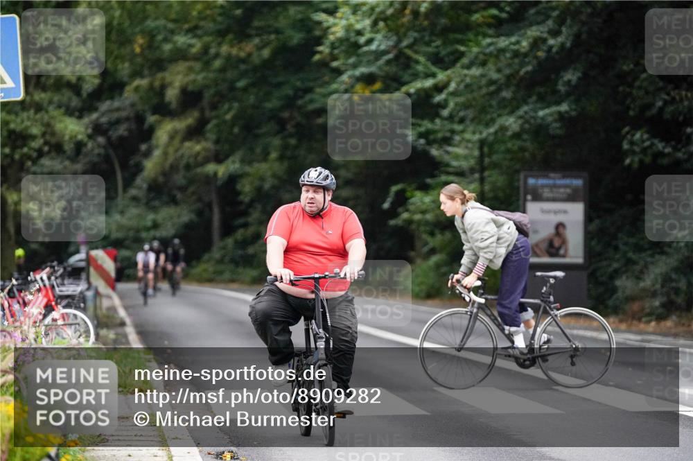 14.09.2025 - Stadtparktriathlon Michael Burmester http://msf.ph/oto/8909282 14.09.2025 10:02:16 Radfahren 525, 529, 551, 559 meine-sportfotos.de