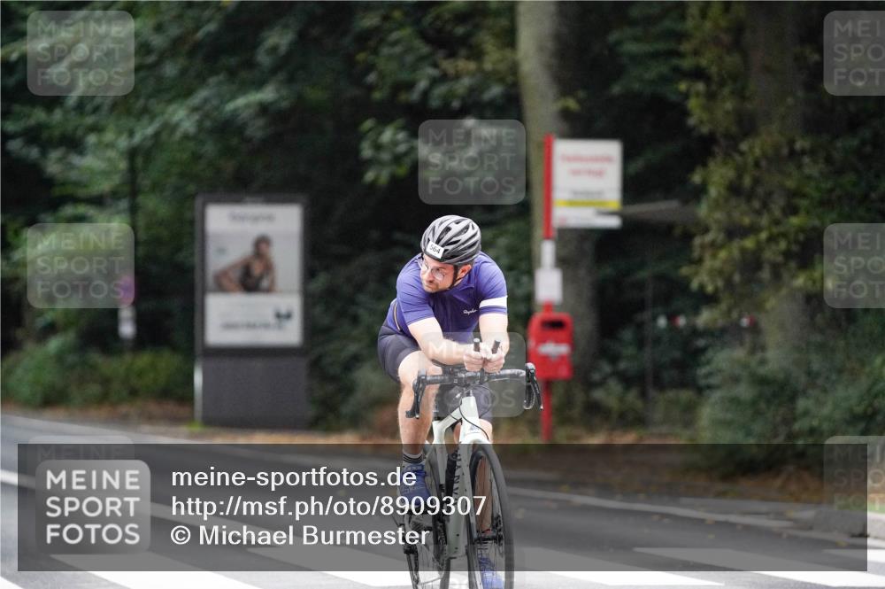 14.09.2025 - Stadtparktriathlon Michael Burmester http://msf.ph/oto/8909307 14.09.2025 10:03:14 Radfahren 532, 564, 597 meine-sportfotos.de