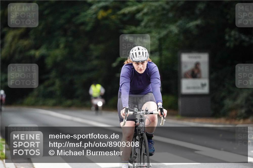 14.09.2025 - Stadtparktriathlon Michael Burmester http://msf.ph/oto/8909308 14.09.2025 10:03:15 Radfahren 532, 564, 597 meine-sportfotos.de
